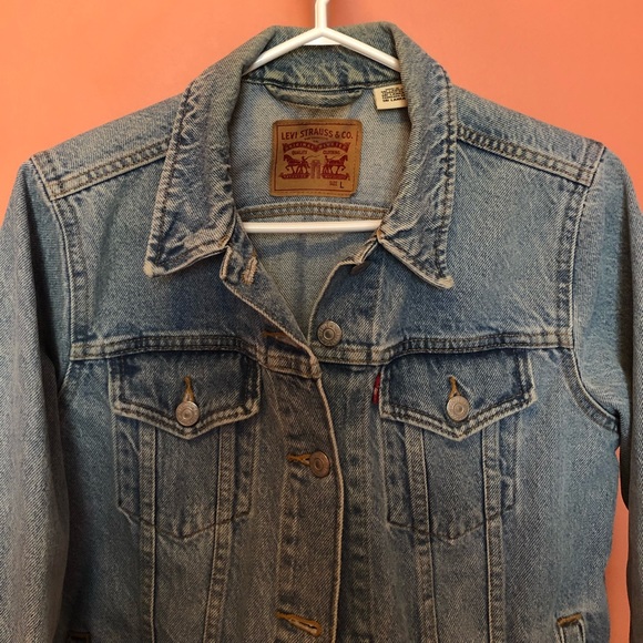 Light wash Levi's denim jacket - Picture 3 of 3